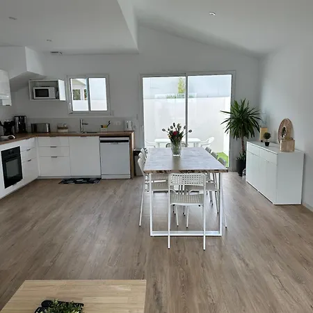 Maison Neuve Entre La Plage, Arena Et De La Gare Des Sables D'olonne Hébergement de vacances *