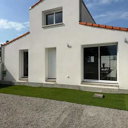 別荘 Maison Neuve Entre La Plage, Arena Et De La Gare Des Sables D'olonne